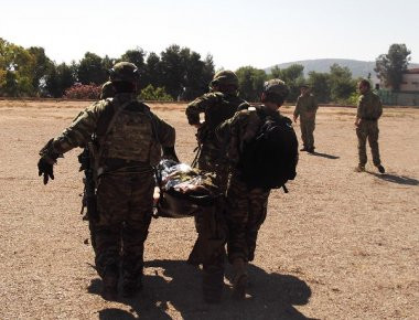 Συνεκπαίδευση μεταξύ της Ελληνικής Μοίρας Αμφιβίων Καταδρομών και Αμερικανών Νοσοκόμων Μάχης (φωτό)